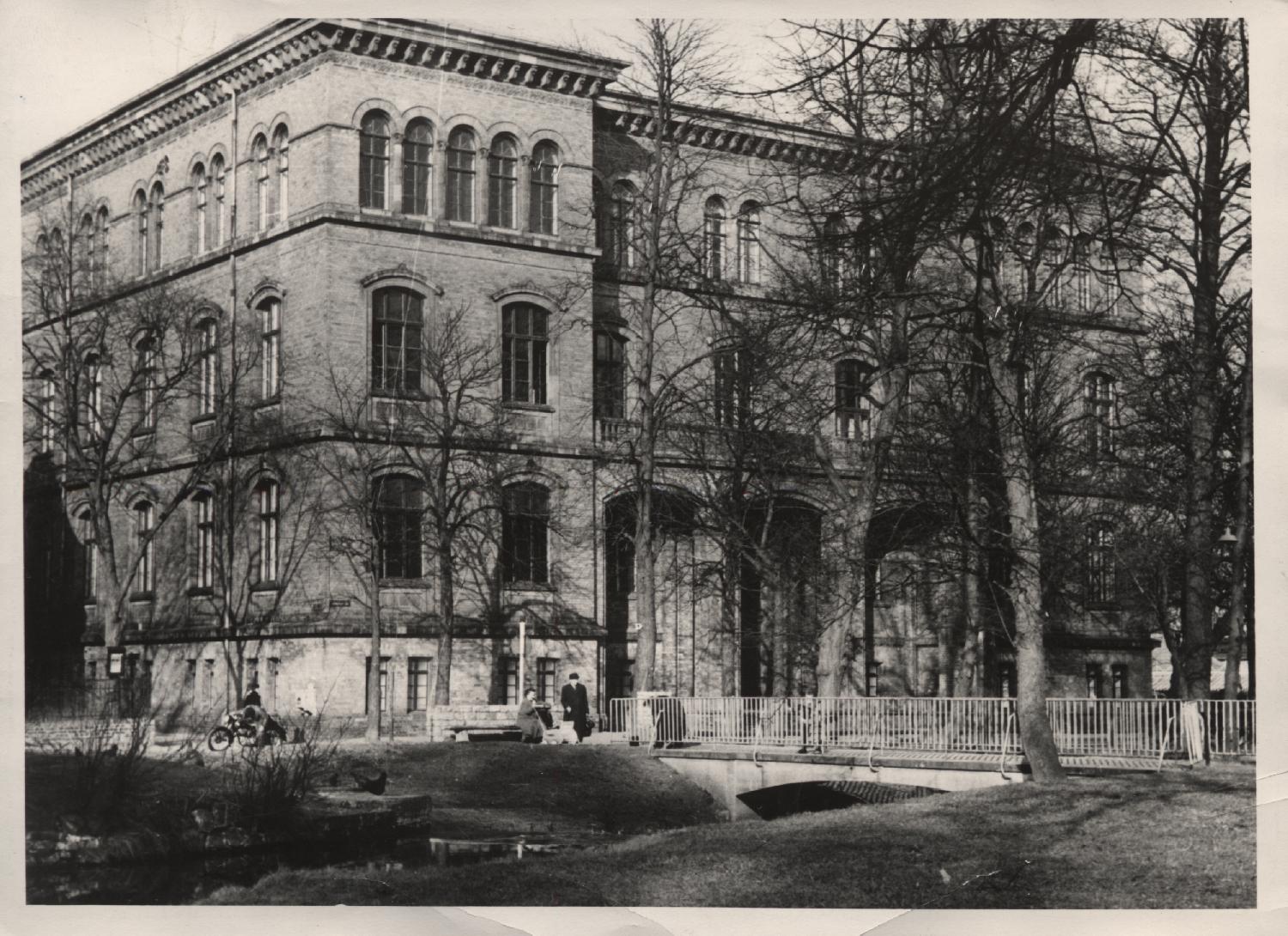 Das Rote Gebäude ehemalige "Neue Forstakademie", Schicklerstraße 5, Eberswalde, 1966, SDEI Archiv, Pslg 4658.
